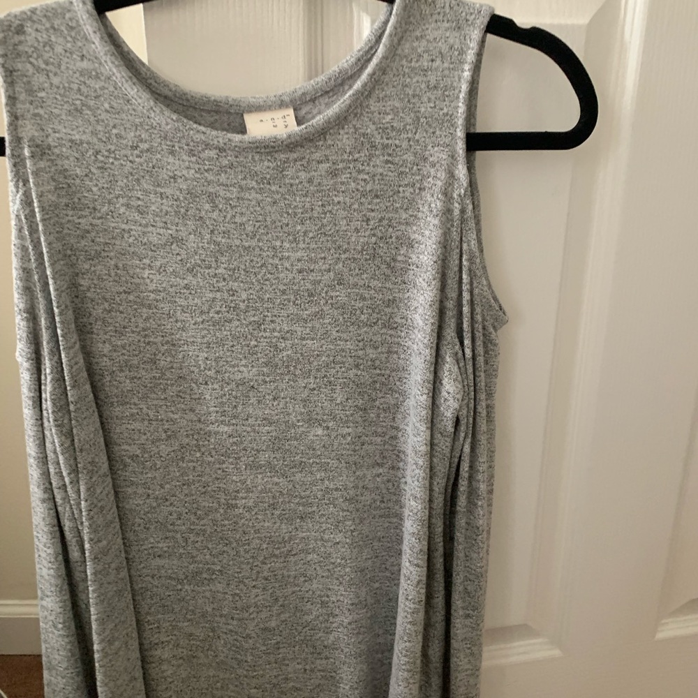 Gray shoulder cut out long sleeve